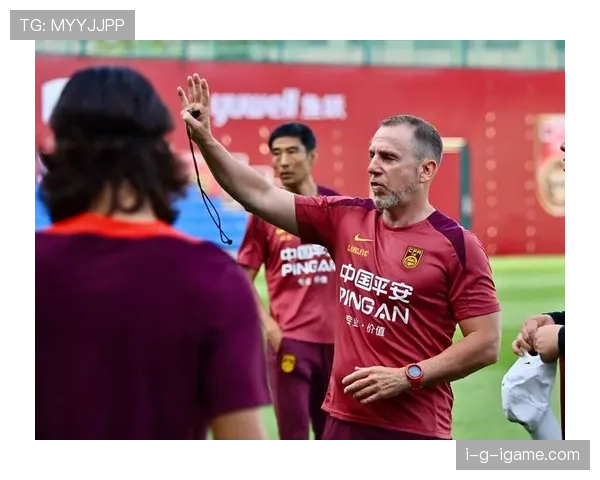 中国足球东亚杯展现新气象，年轻球员闪耀赛场引关注