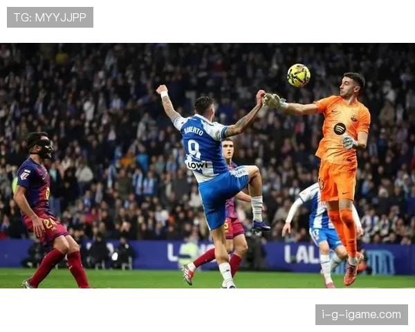 西甲联赛：红蓝荣耀再攀高峰，球队战绩闪耀赛场