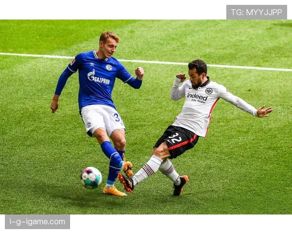 沙尔克04关键球员挺身而出，季末冲刺成保级生死战