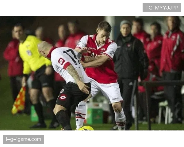 阿贾克斯关键比赛表现不佳:争冠形势变化反映阶段性能力短板 阿贾克斯关键比赛表现不佳:争冠形势变化反映阶段性能力短板